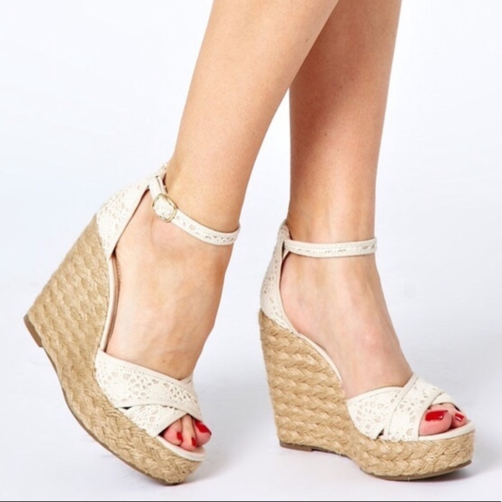 Steve Madden Marrvil White Lace Wedge